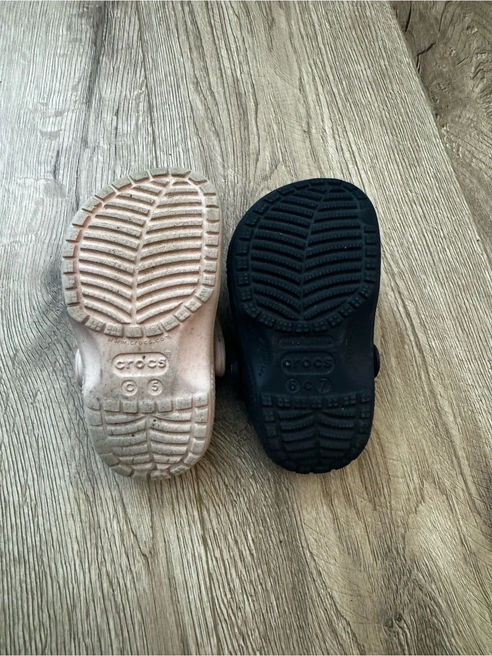 CROCS 2 pairs